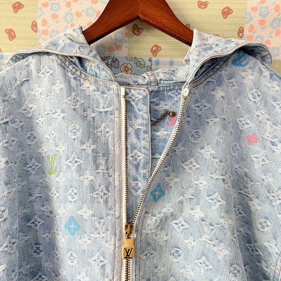 Louis Vuitton Monogram Detail Hooded Denim Jacket In A Light Blue Wash - Picture 4 of 8